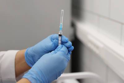 Кремль отказался давать всем отгул за прививку от коронавируса
