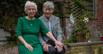 Сыгравшие Иосифа и Марию в спектакле в школе стали парой спустя 75 лет - ren.tv - Англия - Великобритания