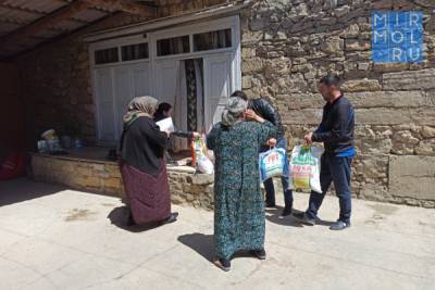 Соцработники Минтруда РД провели гуманитарную акцию в Каякентском районе