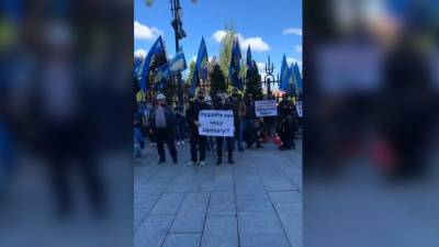 Шахтеры устроили пикет у офиса Зеленского из-за условий труда на Украине