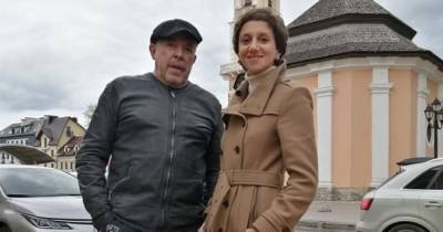 Андрей Макаревич с молодой женой устроили романтическую прогулку по Львову