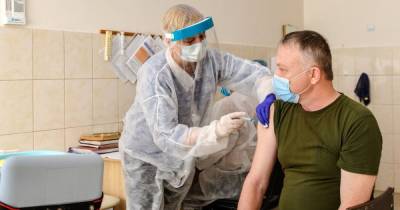 В Украине начнут прививать всех, кто записался на вакцинацию через портал "Дія": стало известно, в какие дни