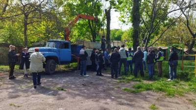 Одесситам не удалось отстоять зеленую зону возле суда на Черемушках – территорию ограждают