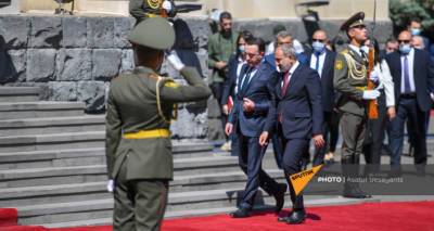 На Баграмяна, 26 прошла официальная церемония встречи премьера Грузии