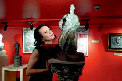 Всемирный клуб петербуржцев подарит липецкому театру выставку картин и поэтический вечер