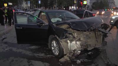 Вести. В Екатеринбурге выясняют обстоятельства аварии с шестью пострадавшими