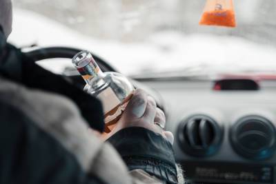 В Тверской области пьяный мужчина не понял, куда пропала его машина и собутыльник