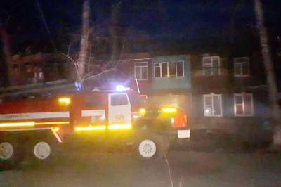 При пожаре в аварийном бараке в Комсомольске-на-Амуре погиб пожилой мужчина