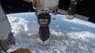 Уровень орбиты Международной космической станции скорректируют 20 мая