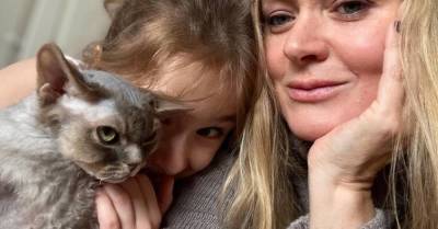 Мамины глаза и хулиганская улыбка: Михалкова показала подросшую дочь