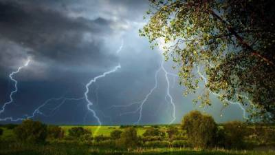 Прогноз погоды на 13 мая: одну часть Украины охватят грозы, другую – потепление
