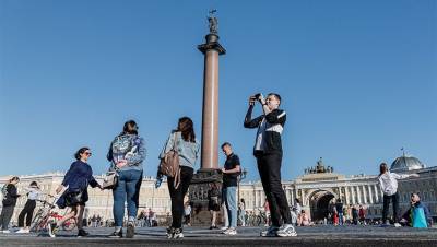 Поток хлынул: в Петербург вернулись туристы
