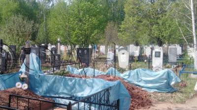 Жители Татарстана простились с погибшими при нападении на школу учениками и педагогами