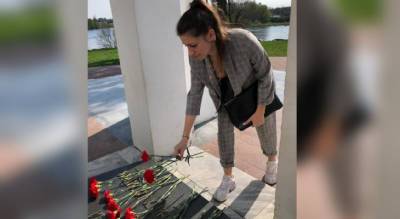 "Учителя и дети скорбят": в Ярославле устроили стихийный мемориал по погибшим в Казани детям