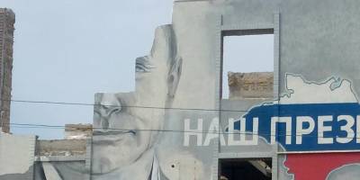 В Севастополе из-за решения суда разбирают дом с портретом Путина на фасаде – фото - ТЕЛЕГРАФ