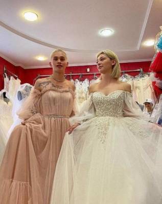 «Что-то пошло не так»: Настя Ивлеева и Даня Милохин примерили свадебные платья