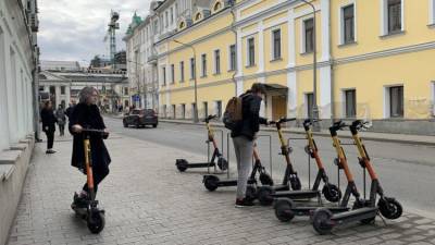 В Петербурге ввели ограничения для пользователей самокатов