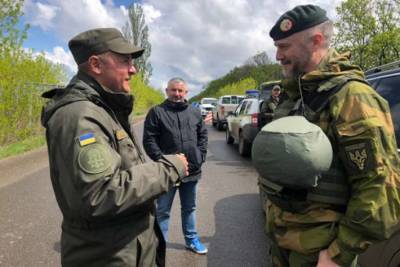 Военные атташе Швеции, Норвегии и Дании посетили гвардейцев в зоне ООС