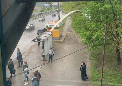 От надземного перехода у Центрального автовокзала оторвалась часть конструкции - ya62.ru - Рязань