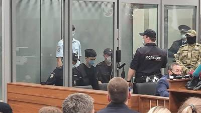 Суд избирает меру пресечения напавшему на школу в Казани