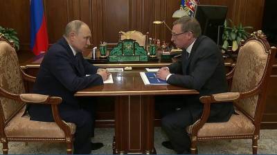 Губернатор Омской области Александр Бурков рассказал президенту о планах развития региона