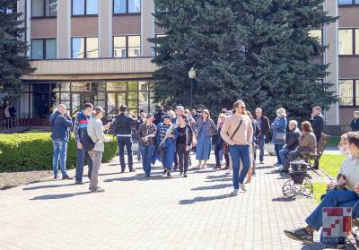 Журналистов Буракова и Лапцевича, освещавших суд над Северинцем, оставили в ИВС до суда