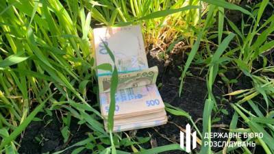 1,5 тысячи долларов за замалчивание: полицейский в Одесской области требовал взятку