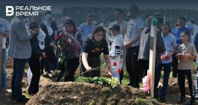 Итоги дня: Казань простилась с погибшими в школе, арест стрелка, из ДРКБ выписали пострадавшего