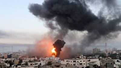 Ракетный удар Израиля разрушил высотку в центре Газы