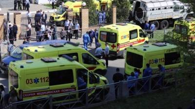 «Из легких вытащили 6 дробин»: отец раненого восьмиклассника из школы в Казани о последствиях