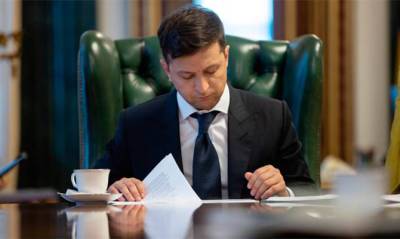 Зеленский подписал законы о льготном растаможивании «евроблях»