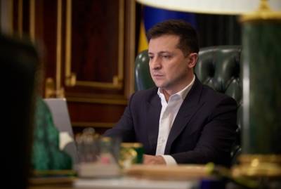 Владимир Зеленский подписал законы о “евробляхах” и растаможке в 1000 евро