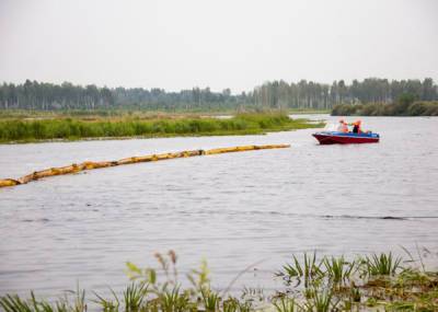 В Усинске ввели режим ЧС из-за загрязнения реки нефтепродуктами