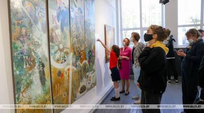 ФОТОФАКТ: Выставка живописи Елены Шлегель открылась в НЦСИ