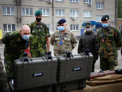 Военные атташе Швеции, Норвегии и Дании посетили украинских бойцов на Донбассе
