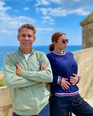 Голые Алексей Панин с женой отдохнули на нудистком пляже в Испании