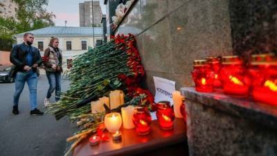 Дочь убитой в Казани учительницы до последнего искала мать среди выживших