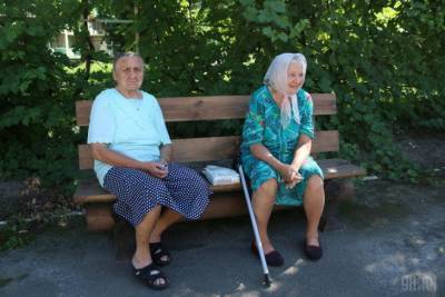 Что ждет пенсионеров, не перешедших на карточное обслуживание: Шмыгаль рассказал
