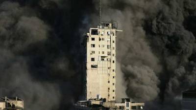 ВВС Израиля уничтожили 16-этажное здание в Газе