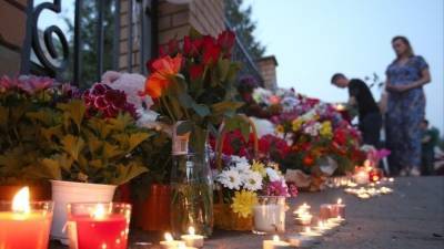 Заглянули в глаза смерти: как прощались с погибшими при стрельбе в Казани