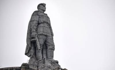 Труд: принятие новой конституции в Болгарии вызвало прилив желающих снести «памятник Алеше»