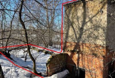 Нелегальную постройку с подвалом снесли на востоке Москвы