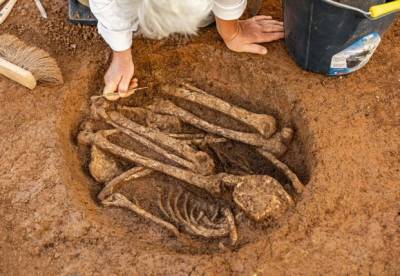 Археологи нашли более 100 древних могил на острове в Атлантическом океане (фото)