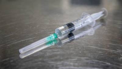 Первую партию вакцины AstraZeneca хотят выпустить для экспорта в июне в РФ
