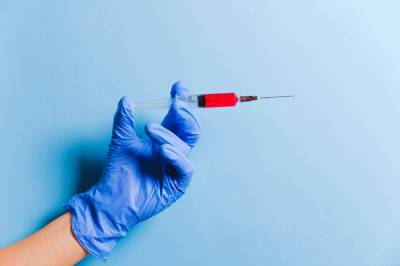 Российский врач рассказал о необходимости календарной вакцинации детей от COVID-19