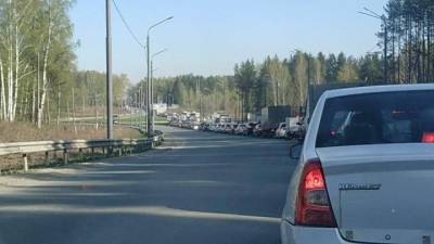 В Томске водители застряли в километровой пробке на Мокрушина и Коларовском тракте