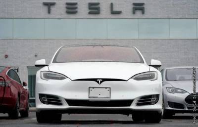 Илон Маск приостановил продажи электромобилей Tesla за биткойны