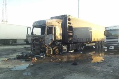 В Екатеринбурге взорвался КамАЗ: водителя выбросило из кабины