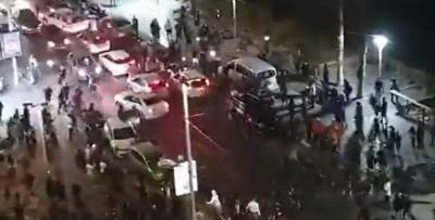 В Израиле жестоко избили арабского водителя, который не смог убежать от толпы: видео