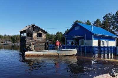 Староверов из поселка Александровский шлюз в Красноярском крае эвакуируют из-за наводнения